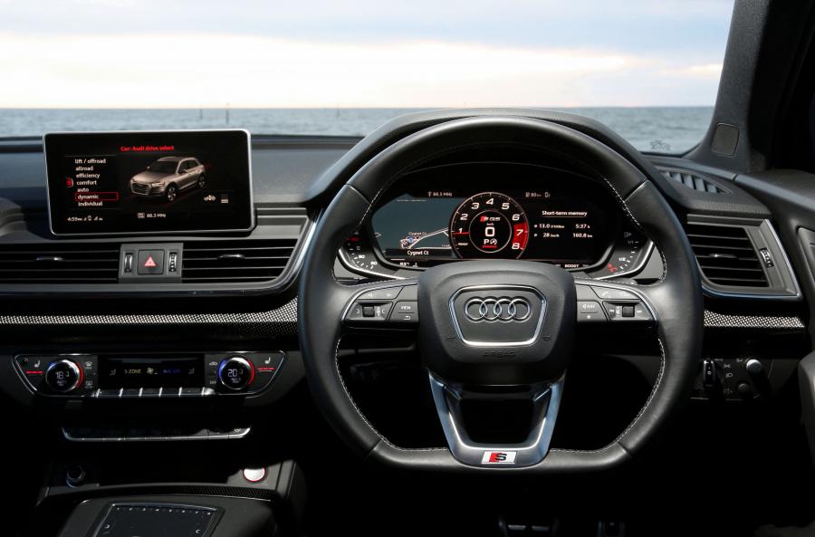 Панель приборов Audi SQ5 3.0 TFSI 2017 года  (AU) (фото 19 из 40)